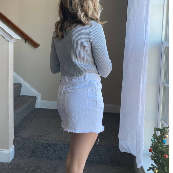 Zara white mid rise distressed mini skirt, size Medium (NWT) - Picture 7 of 11